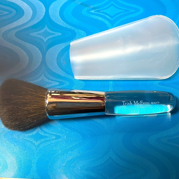 Trish McEvoy beauty brush - Picture 1 of 2